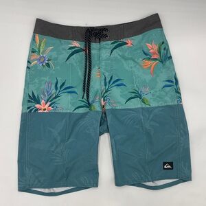 Quiksilver Surfsilk Panel 20 Board Shorts in Maui Blue